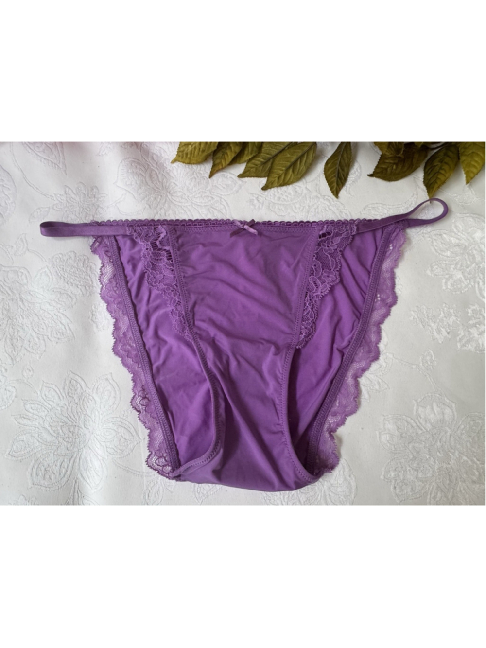 VICTORIA'S SECRET M PURPLE SILKY W LACE TRIM BOW STRING BIKINI PANTIES NWT